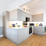Ocean Pearl Sea Views Groups Sleeps 12 *