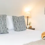 Ocean Pearl Sea Views Groups Sleeps 12 Vakantiehuis