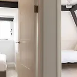 Ocean Pearl Sea Views Groups Sleeps 12 * Scarborough