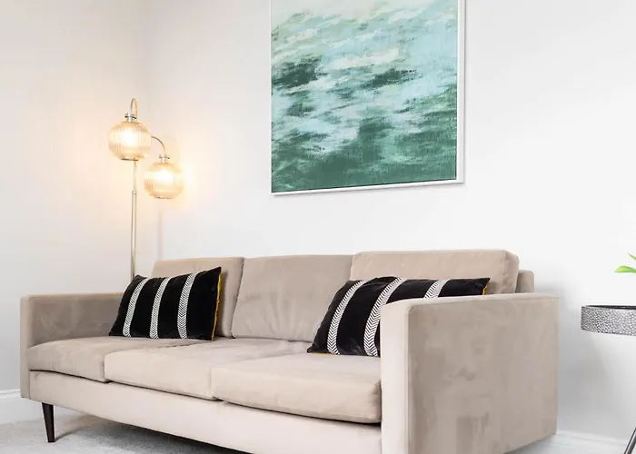 Ocean Pearl Sea Views Groups Sleeps 12 * Scarborough