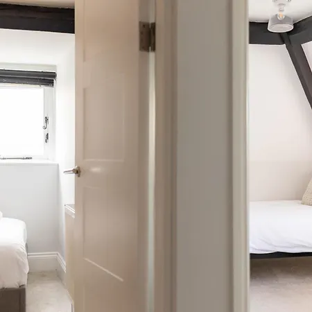 Ocean Pearl Sea Views Groups Sleeps 12 * 스카버러